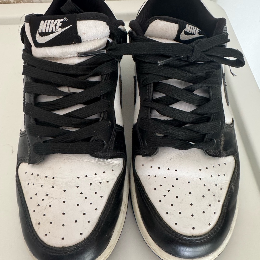 Nike Men's Black and White Athletic Sneakers